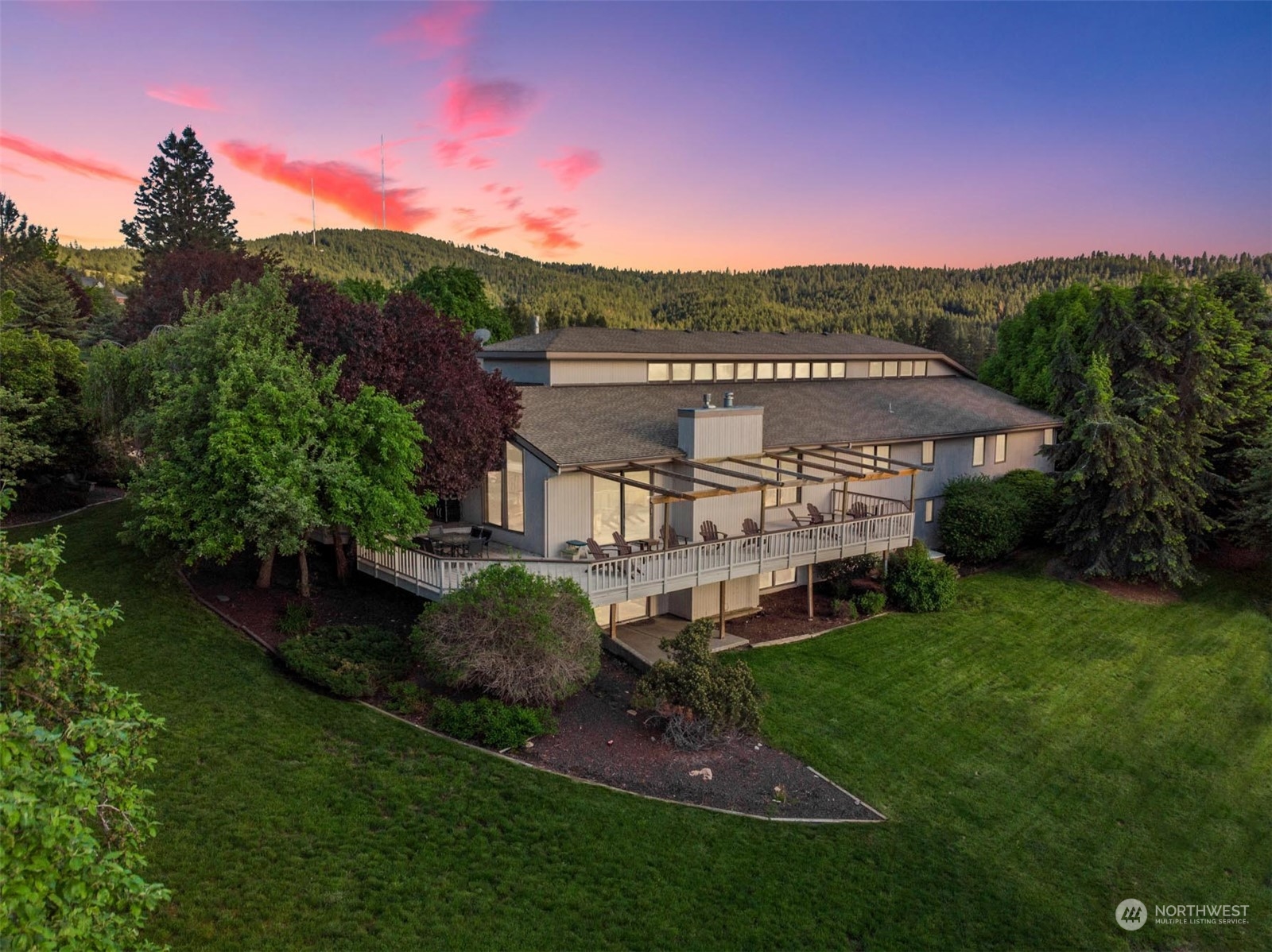 a view of a house with a big yard