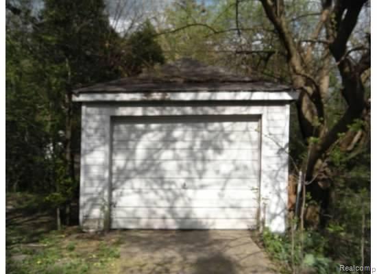 4390 Devonshire Road Detroit, MI 48224 - Photo 12 of 13 garage.jpg