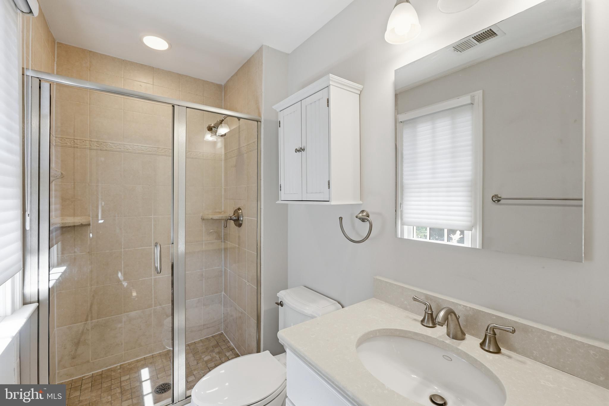 9904 Hall Road Potomac, MD 20854 - Photo 22 of 37 En-suite Bathroom