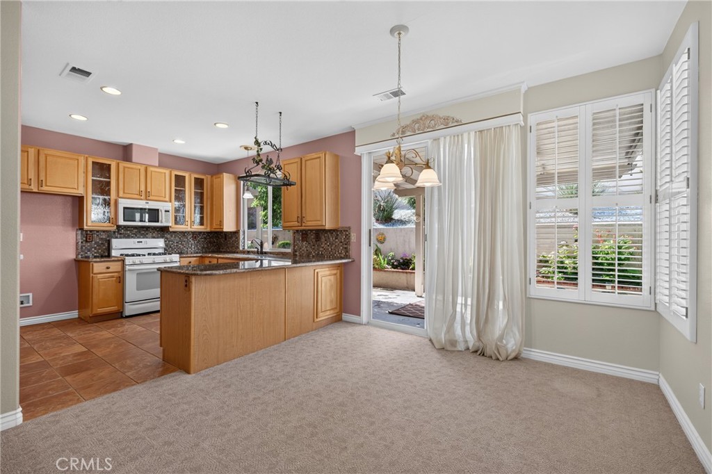 5001 Rio Bravo Drive Banning, CA 92220 - Photo 17 of 38 Dining area