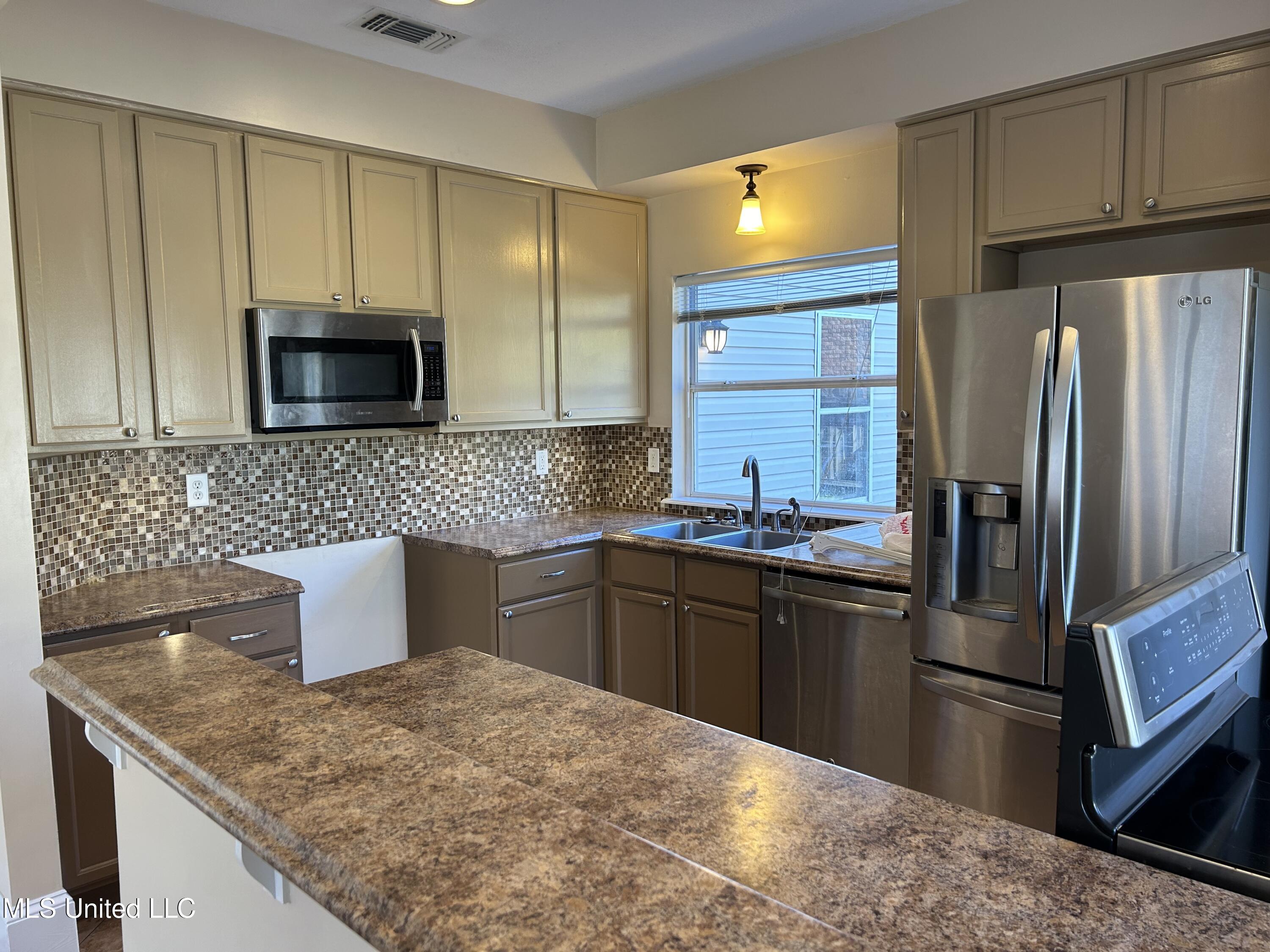 3609 Reeves Lane Ocean Springs, MS 39564 - Photo 8 of 26 IMG_0078