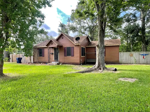 $1,500 | 718 East Wilkins Street, Angleton, TX 77515