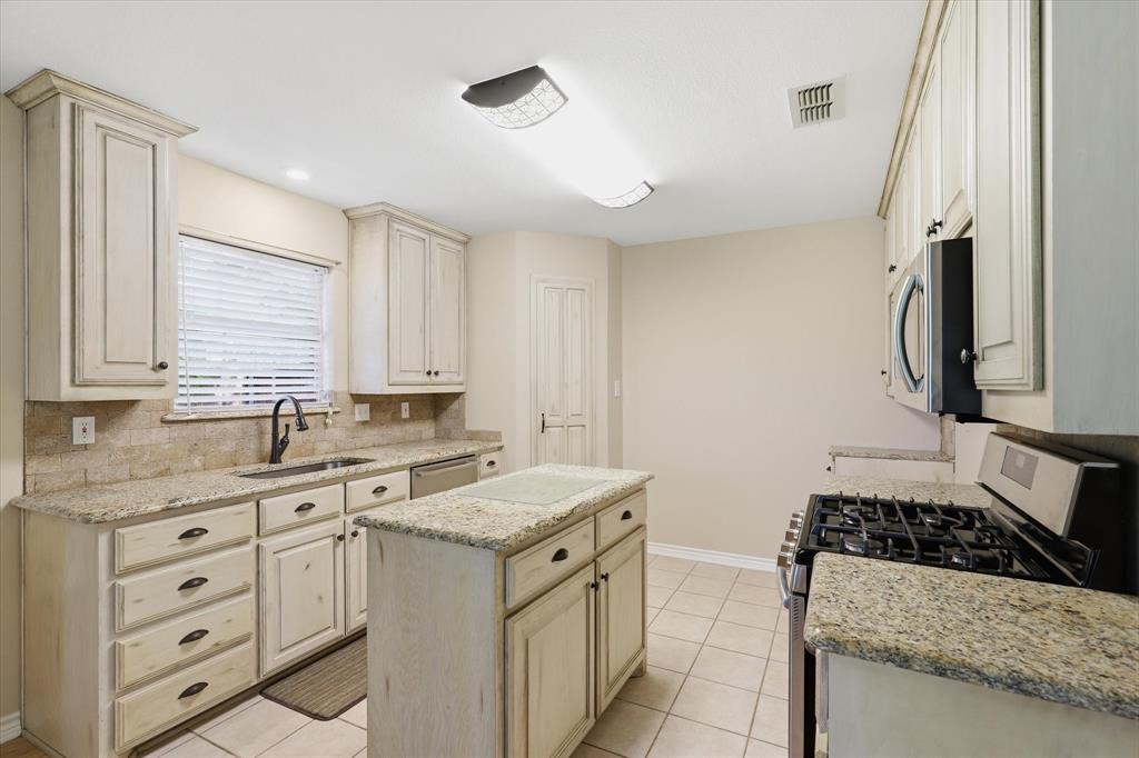 605 Maple Drive Pilot Point, TX 76258 - Photo 16 of 38
