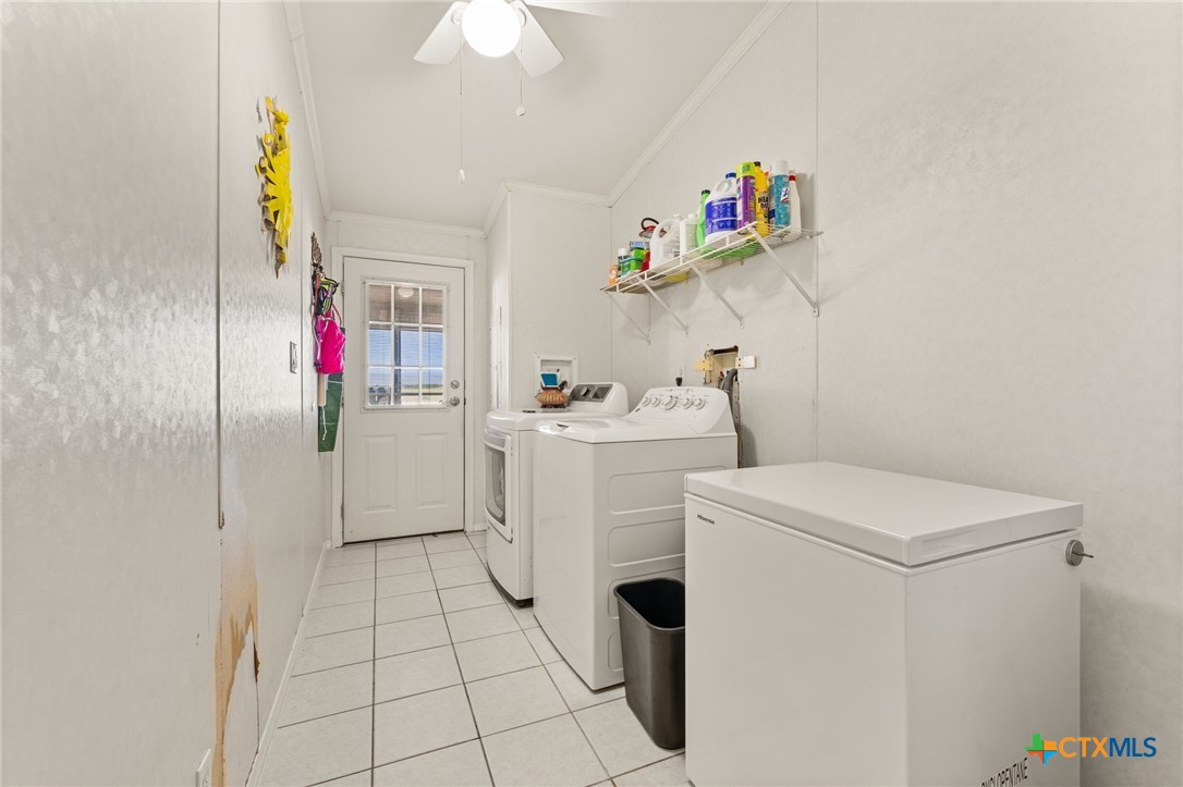 2124 Hackberry Road Salado, TX 76571 - Photo 28 of 41 Laundry room in main home