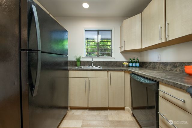 $520,000 | 210 Boylston Avenue East, Unit 105, Seattle, WA 98102