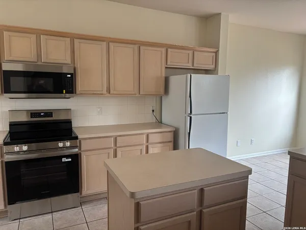 $2,750 | 25210 Battle Lake, San Antonio, TX 78260