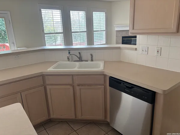 $2,750 | 25210 Battle Lake, San Antonio, TX 78260