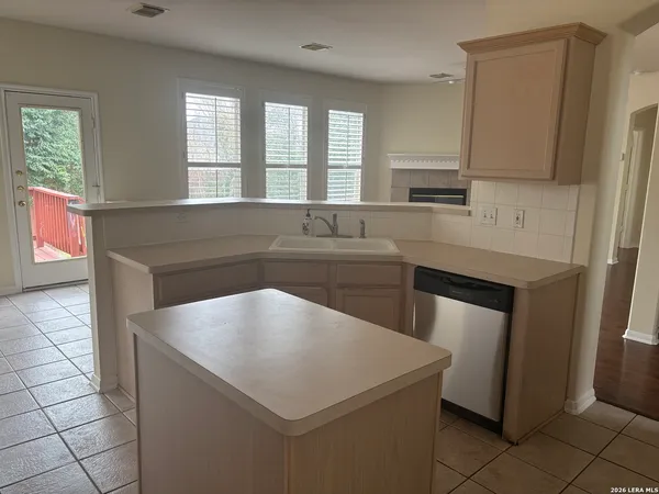 $2,750 | 25210 Battle Lake, San Antonio, TX 78260