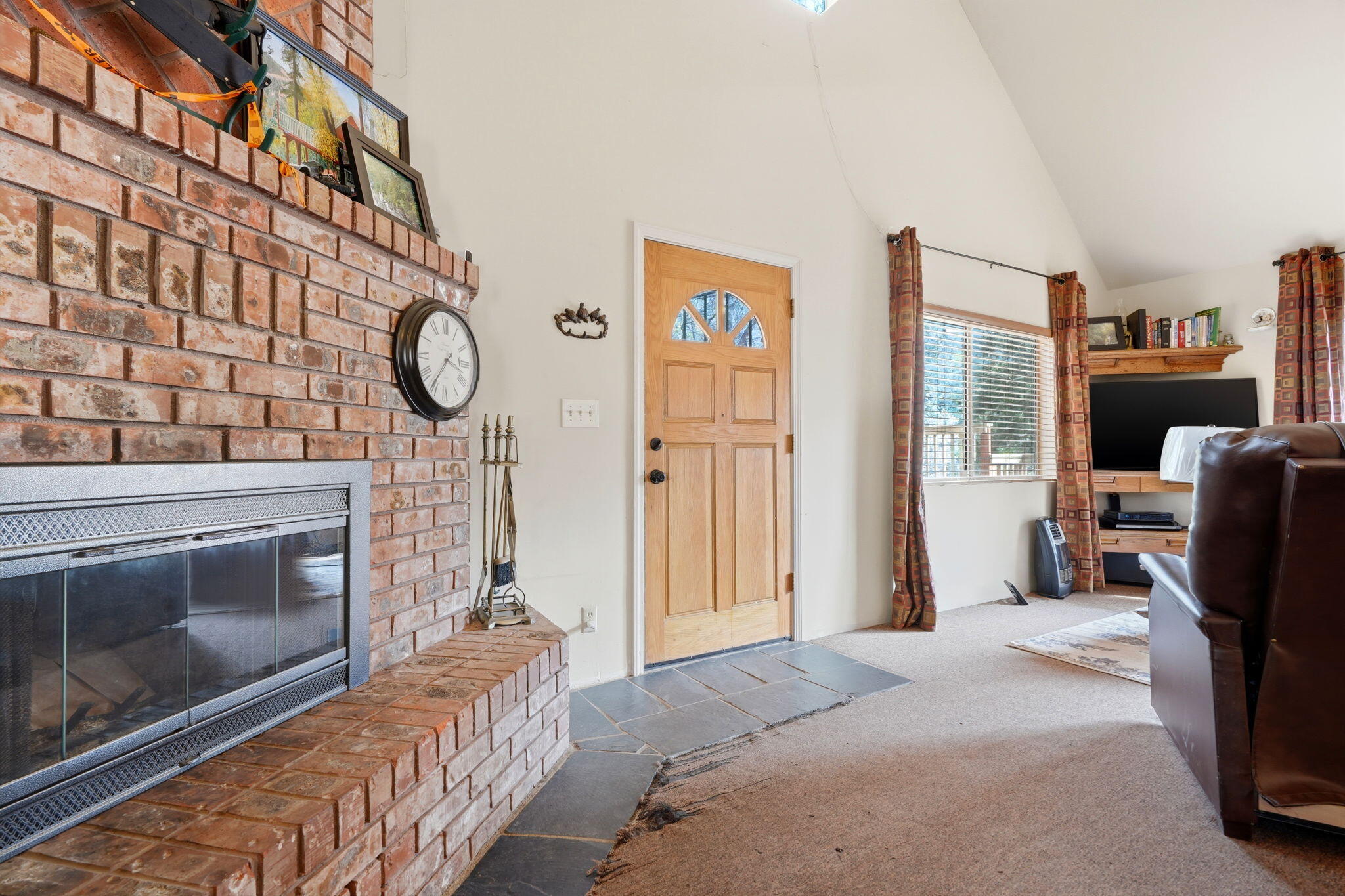 1900 Flynn Drive Springville, CA 93265 - Photo 7 of 31 8-1900_Flynn_Dr_007