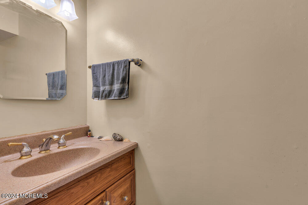 15 Max Place Howell, NJ 07731 - Photo 4 of 27 dsc01552_196