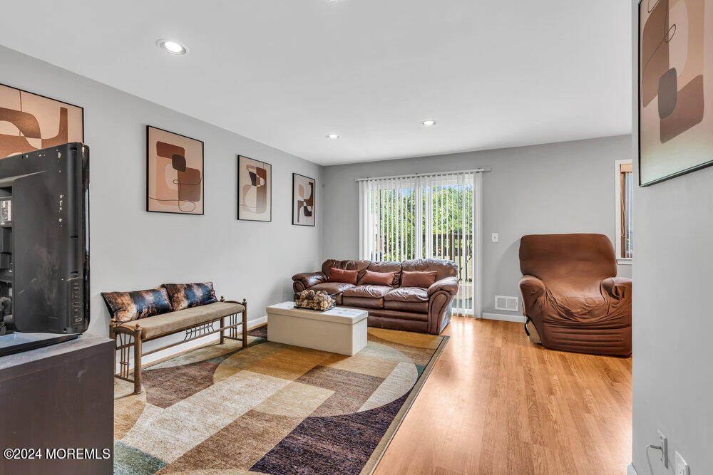 15 Max Place Howell, NJ 07731 - Photo 5 of 27 dsc01567_760