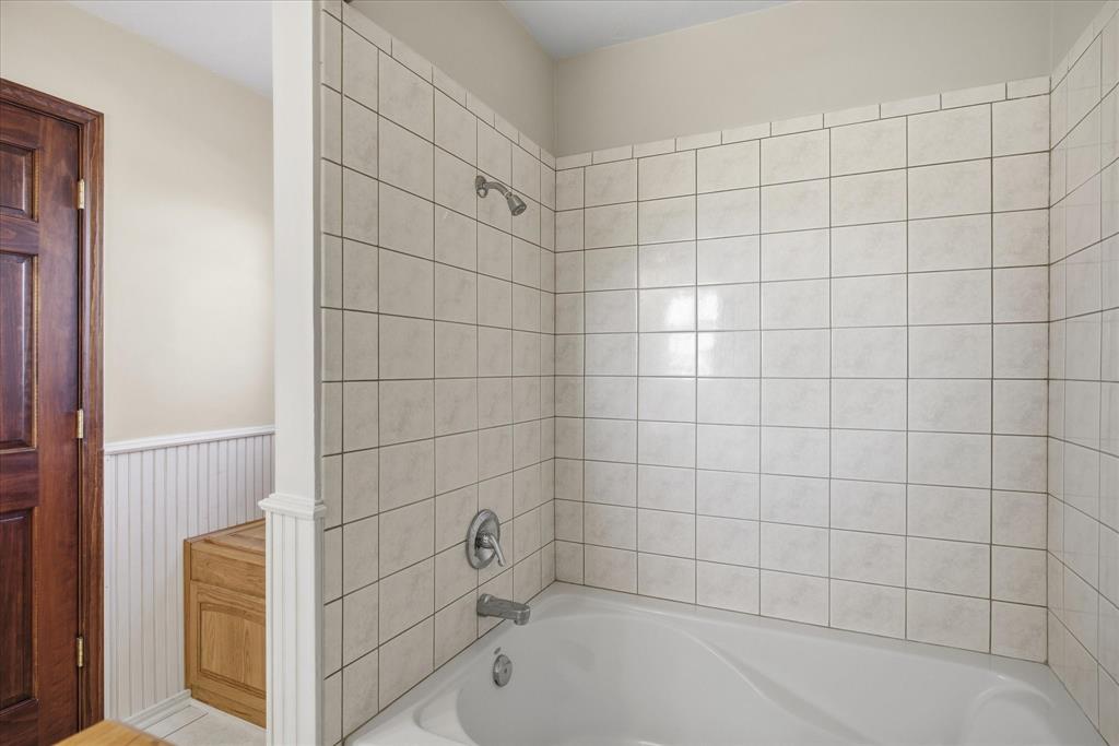 424 Edwards Drive Dublin, TX 76446 - Photo 28 of 40 a bathroom with a shower