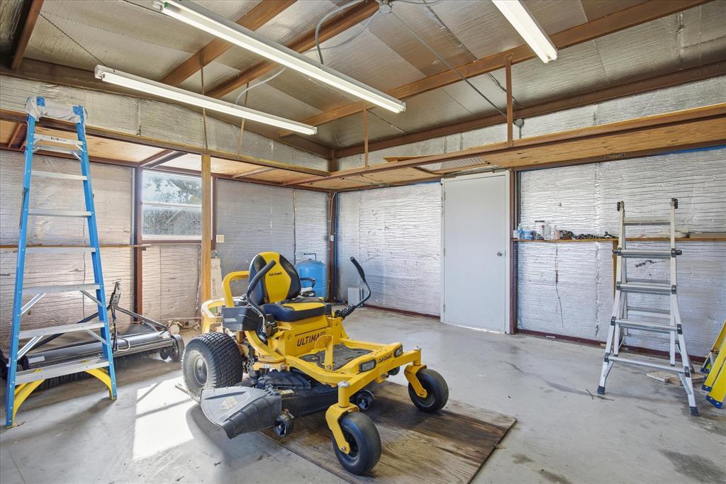 424 Edwards Drive Dublin, TX 76446 - Photo 35 of 40 View of garage