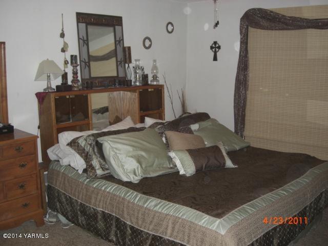1602 Stein Road Yakima, WA 98908 - Photo 12 of 19 a bed sitting in a bedroom next to a window