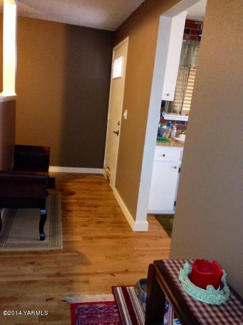 1602 Stein Road Yakima, WA 98908 - Photo 16 of 19 a view of a hardwood floor and wardrobe