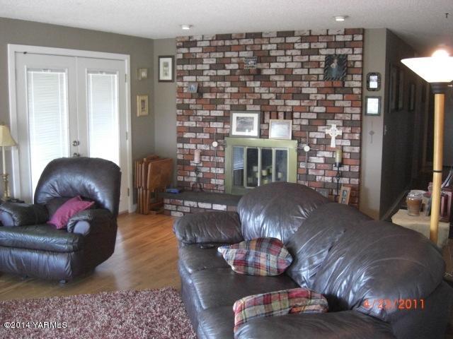 1602 Stein Road Yakima, WA 98908 - Photo 3 of 19 a living room with furniture and a fireplace