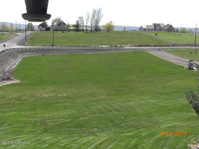 1602 Stein Road Yakima, WA 98908 - Photo 8 of 19 a view of a golf course with a lake