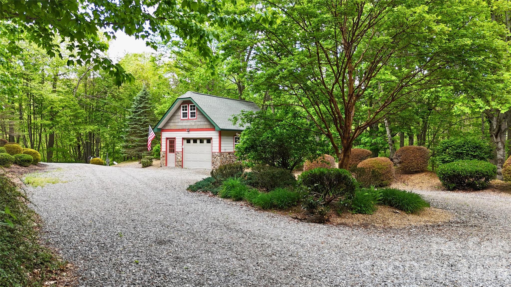 905 Old Fiddle Road Waynesville, NC 28786 - Photo 2 of 39