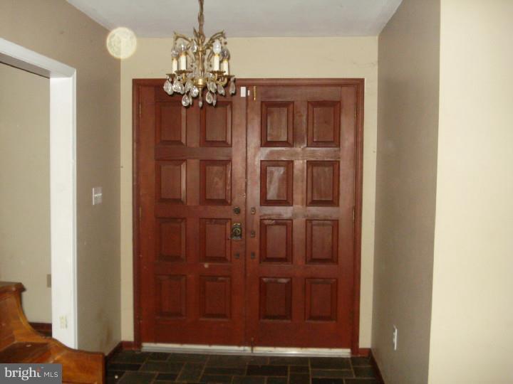 462 Fulmer Road Pottstown, PA 19465 - Photo 3 of 13 Foyer