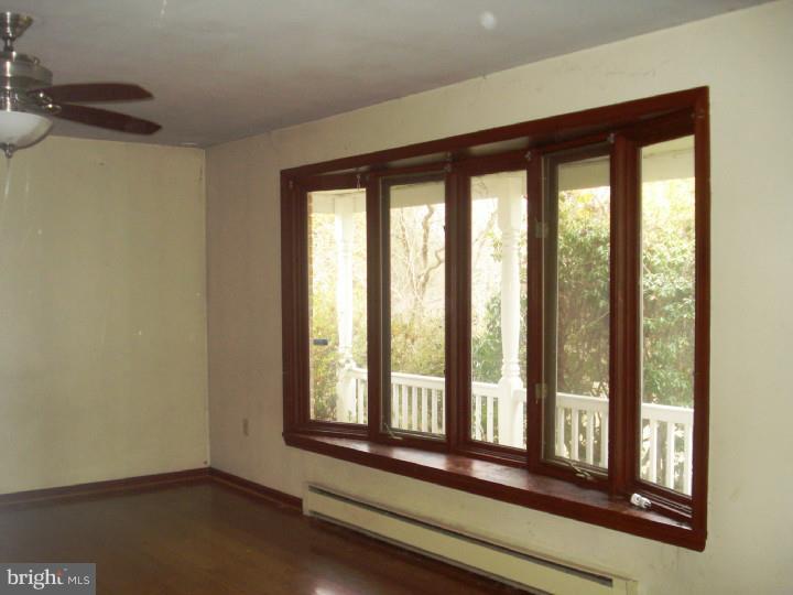 462 Fulmer Road Pottstown, PA 19465 - Photo 4 of 13 Living Room