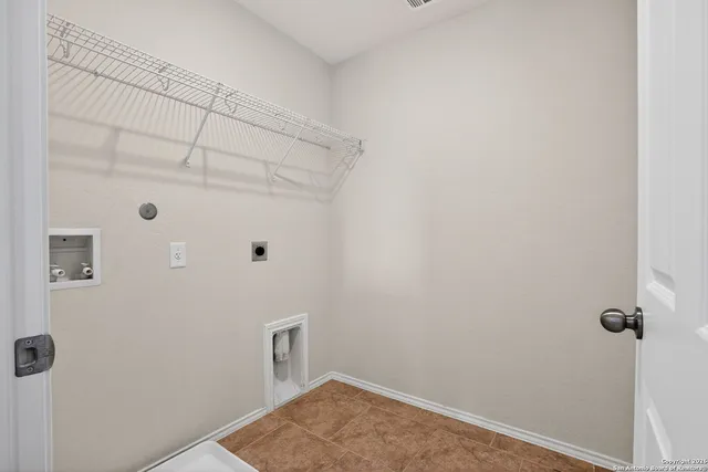 a view of a room with shelf