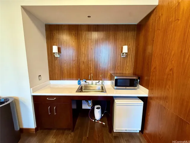 $4,750 | 1189 Waimanu Street, Unit 1002, Honolulu, HI 96814