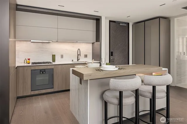 $1,350,000 | 838 Avenue Square Northeast, Unit 308, Bellevue, WA 98004