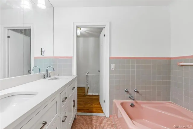 $925,000 | 55 Del Rey Drive, Mount Vernon, NY 10552