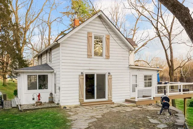 $330,000 | 22463 George Road, Tonganoxie, KS 66086