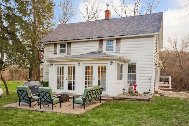 $330,000 | 22463 George Road, Tonganoxie, KS 66086