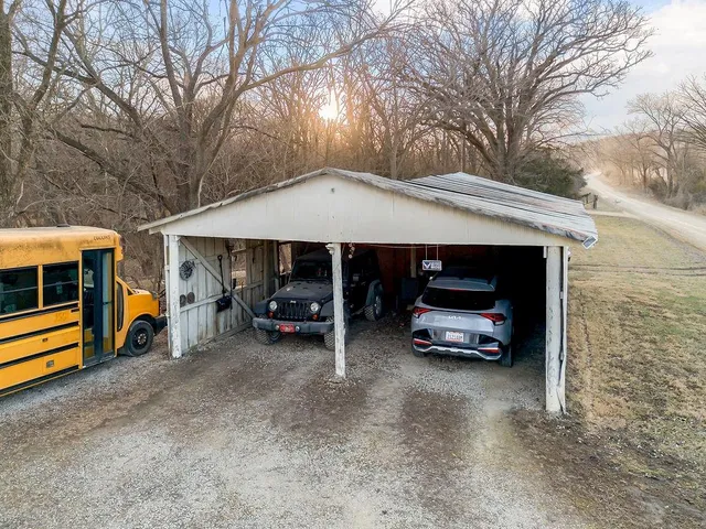 $330,000 | 22463 George Road, Tonganoxie, KS 66086