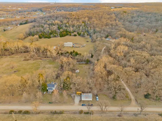 $330,000 | 22463 George Road, Tonganoxie, KS 66086