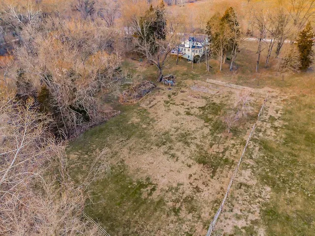 $330,000 | 22463 George Road, Tonganoxie, KS 66086