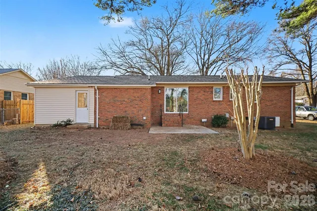 a view of a house with a yard and garage