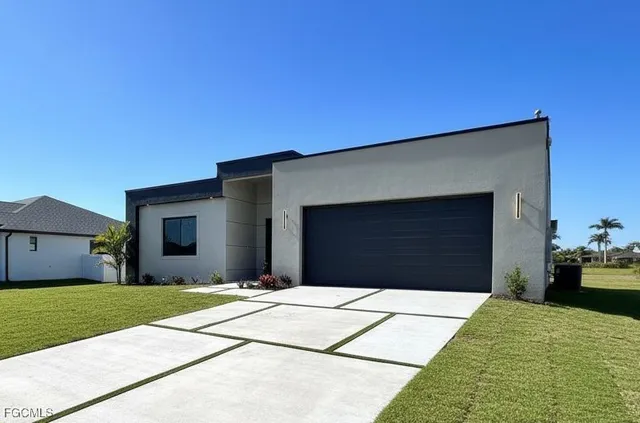 $2,100 | 3544 Northwest 41st Place, Cape Coral, FL 33993