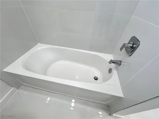 $2,100 | 3544 Northwest 41st Place, Cape Coral, FL 33993