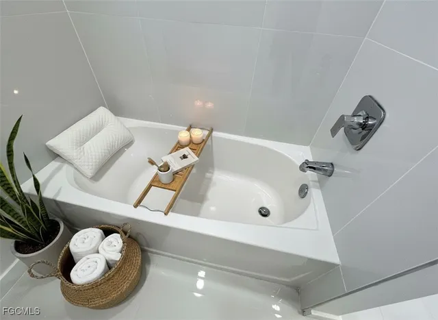 $2,100 | 3544 Northwest 41st Place, Cape Coral, FL 33993