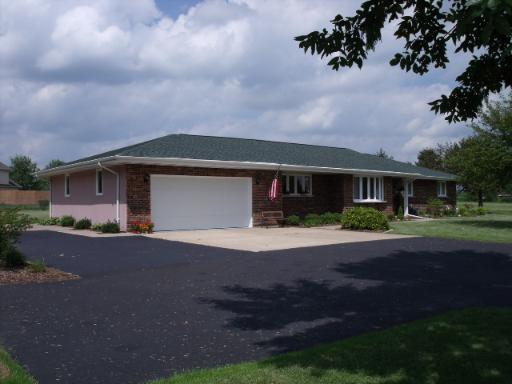 12335 North Grove Road Sycamore, IL 60178 - Photo 2 of 16