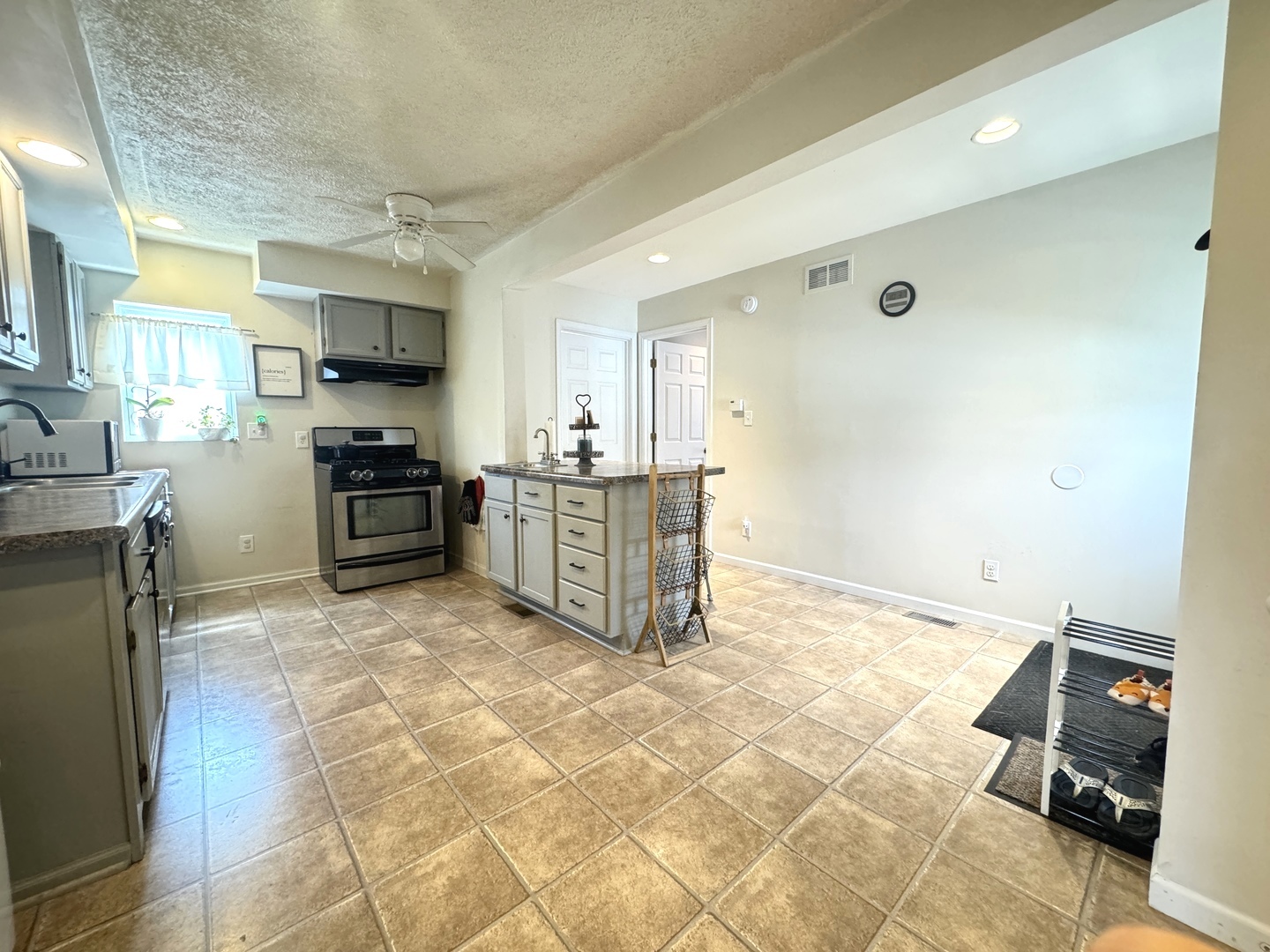 501 Gentleman Road Ottawa, IL 61350 - Photo 8 of 29 Gallery Image 8