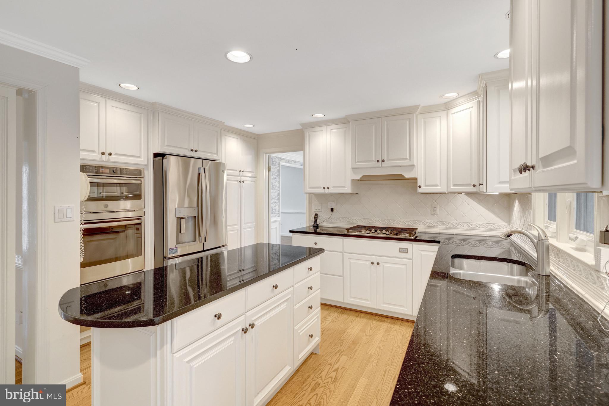 911 Rail Court McLean, VA 22102 - Photo 10 of 63 Gourmet Kitchen