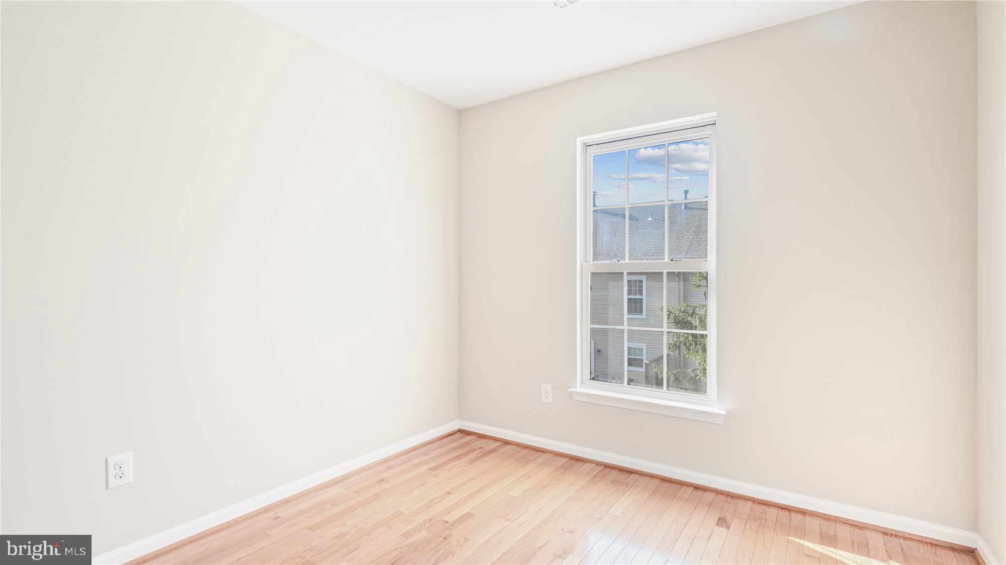 22053 Manning Square Sterling, VA 20166 - Photo 19 of 36 2nd Bedroom
