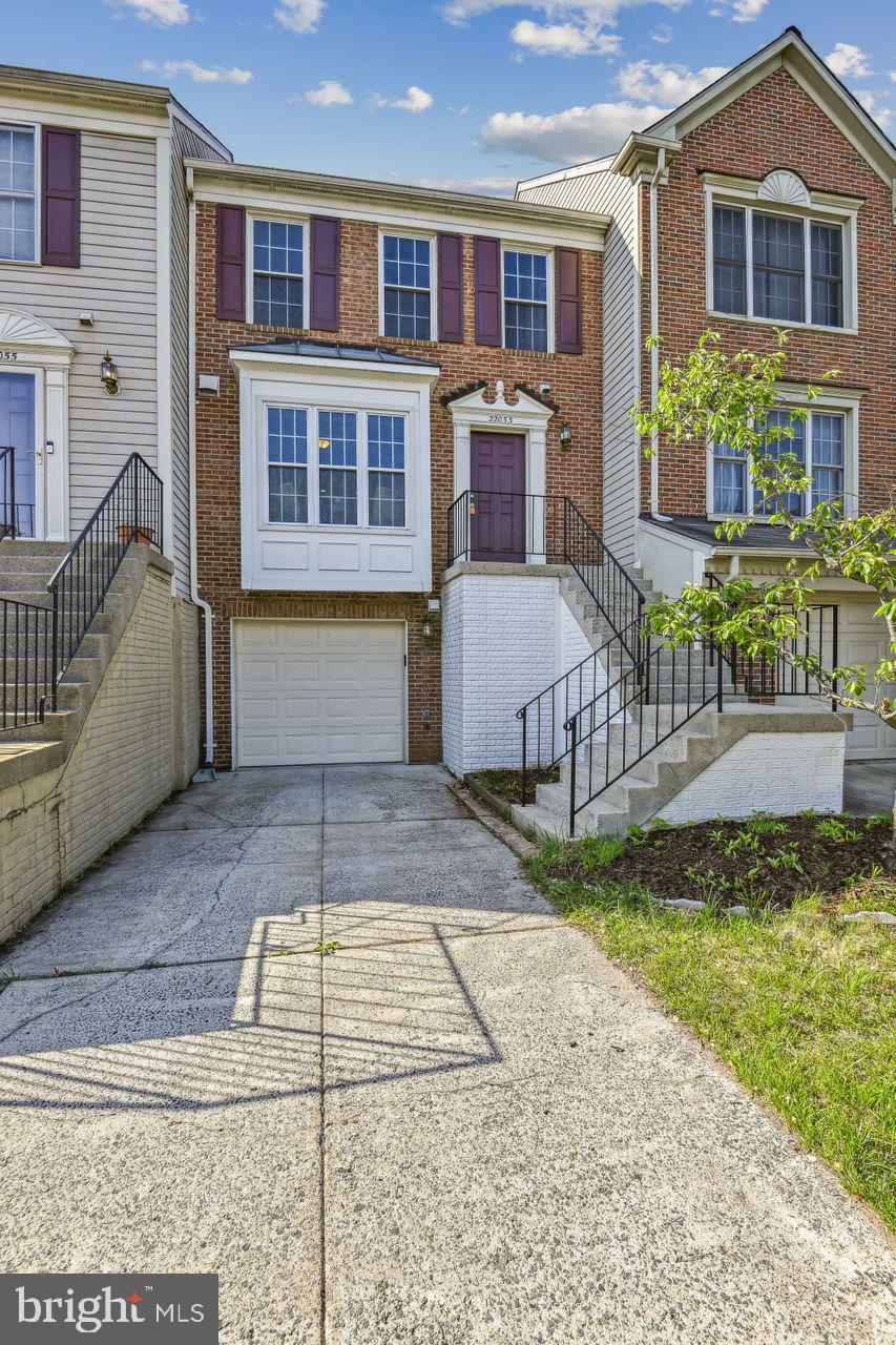 22053 Manning Square Sterling, VA 20166 - Photo 2 of 36 Brick Front Townhome