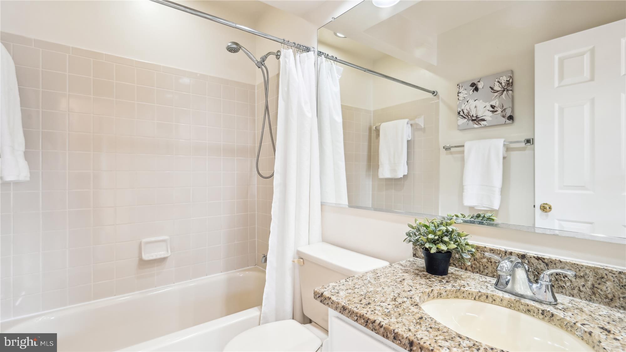 22053 Manning Square Sterling, VA 20166 - Photo 22 of 36 Hall Bath with Shower Tub