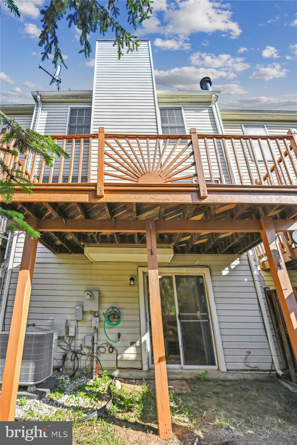 22053 Manning Square Sterling, VA 20166 - Photo 28 of 36 Deck off Living Room of Main Level