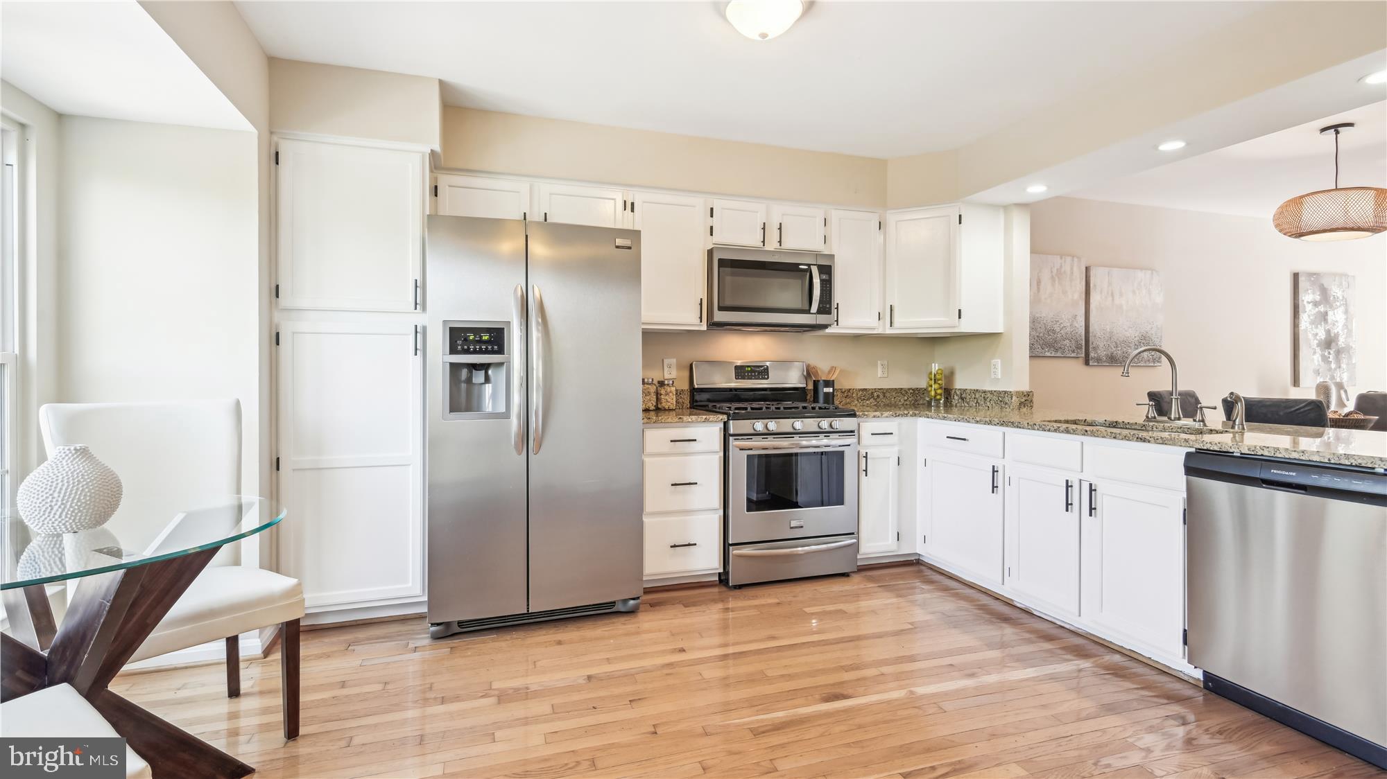 22053 Manning Square Sterling, VA 20166 - Photo 4 of 36 Kitchen