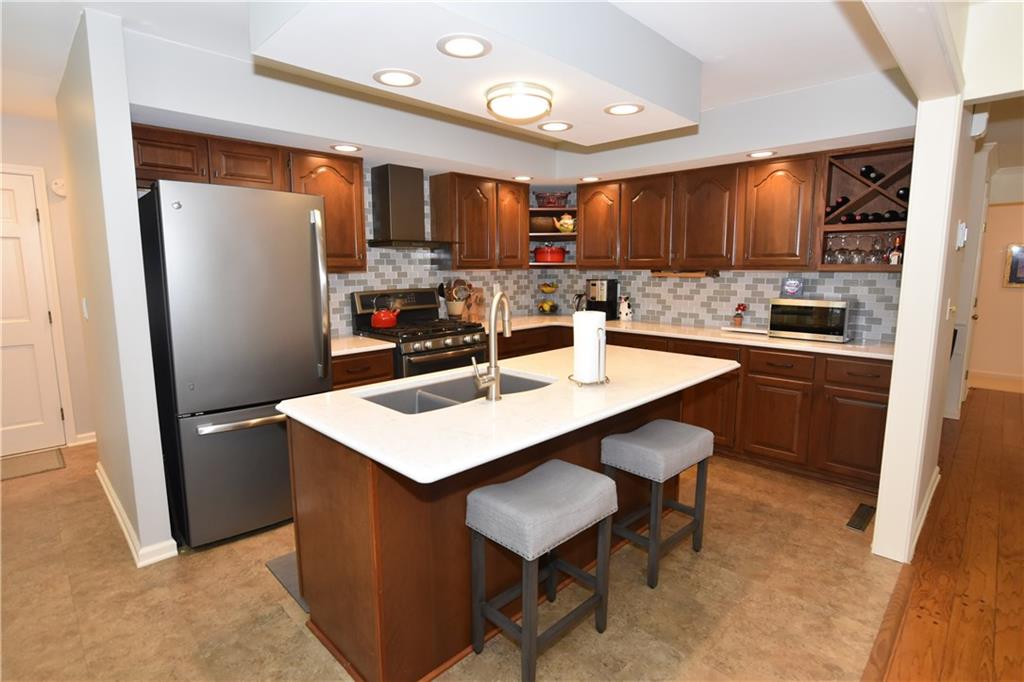 933 Goldfinch Road Columbus, IN 47203 - Photo 14 of 33 Gallery Image 14