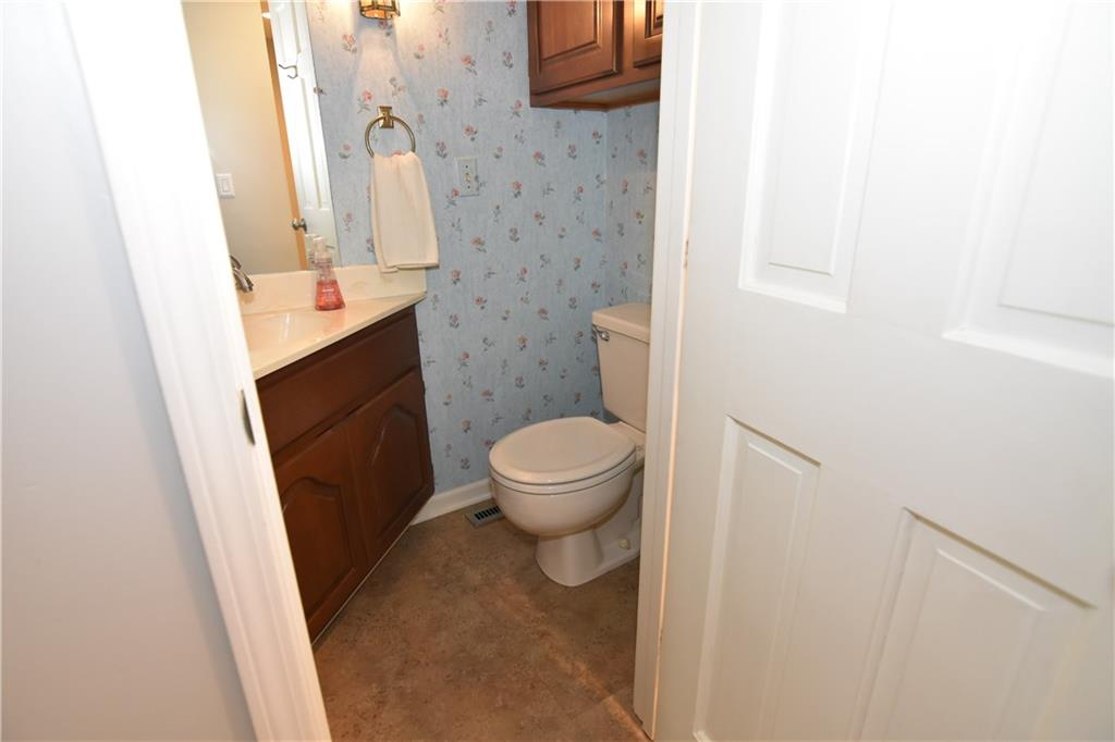 933 Goldfinch Road Columbus, IN 47203 - Photo 18 of 33 Gallery Image 18
