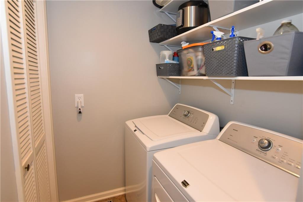 933 Goldfinch Road Columbus, IN 47203 - Photo 19 of 33 Gallery Image 19