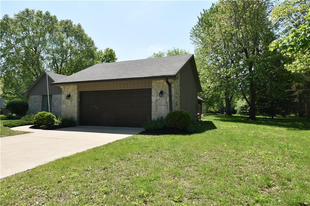 933 Goldfinch Road Columbus, IN 47203 - Photo 3 of 33 Gallery Image 3