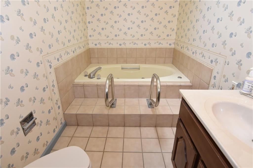 933 Goldfinch Road Columbus, IN 47203 - Photo 26 of 33 Gallery Image 26